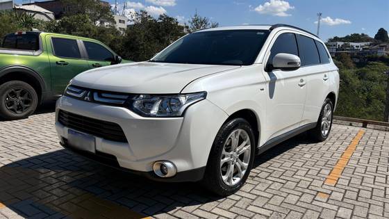 MITSUBISHI OUTLANDER 3.0 GT 4X4 V6 24V GASOLINA 4P AUTOMÁTICO MITSUBISHI OUTLANDER 3.0 GT 4X4 V6 24V GASOLINA 4P AUTOMÁTICO